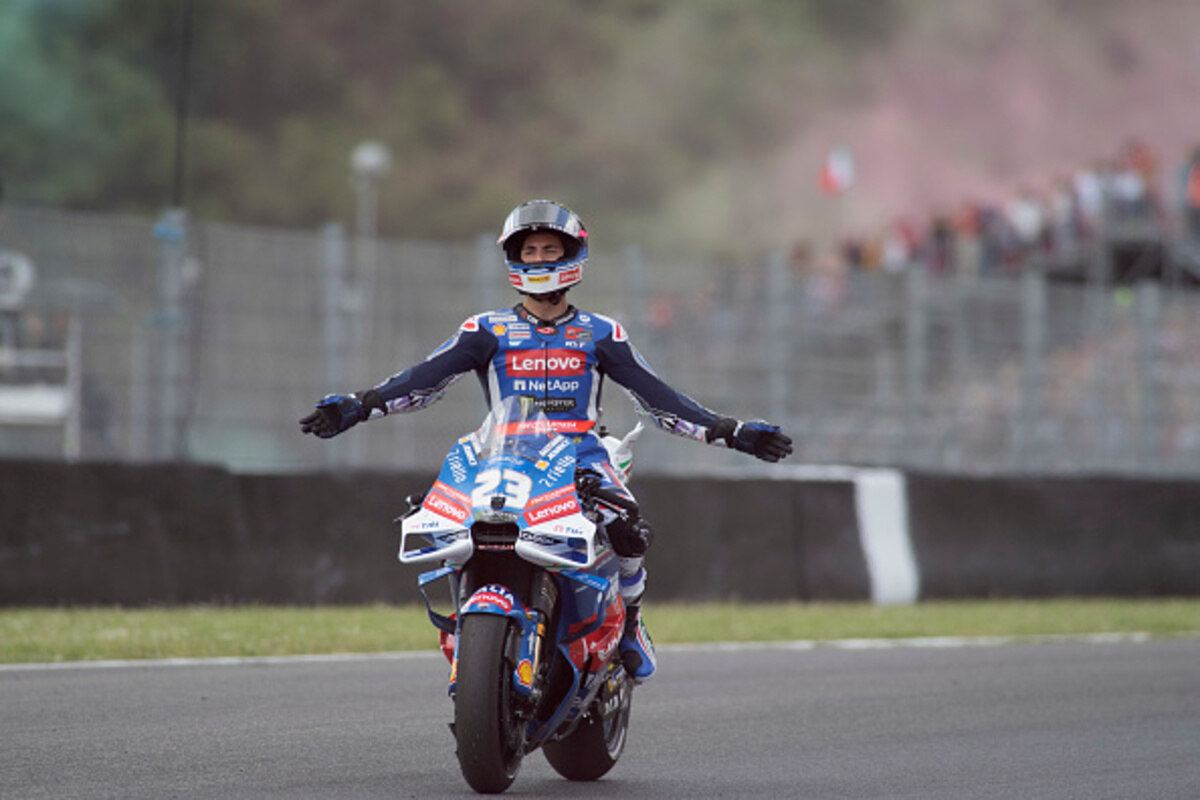 Enea Bastianini festeggia la il 2° posto ottenuto nel GP d'Italia 2024