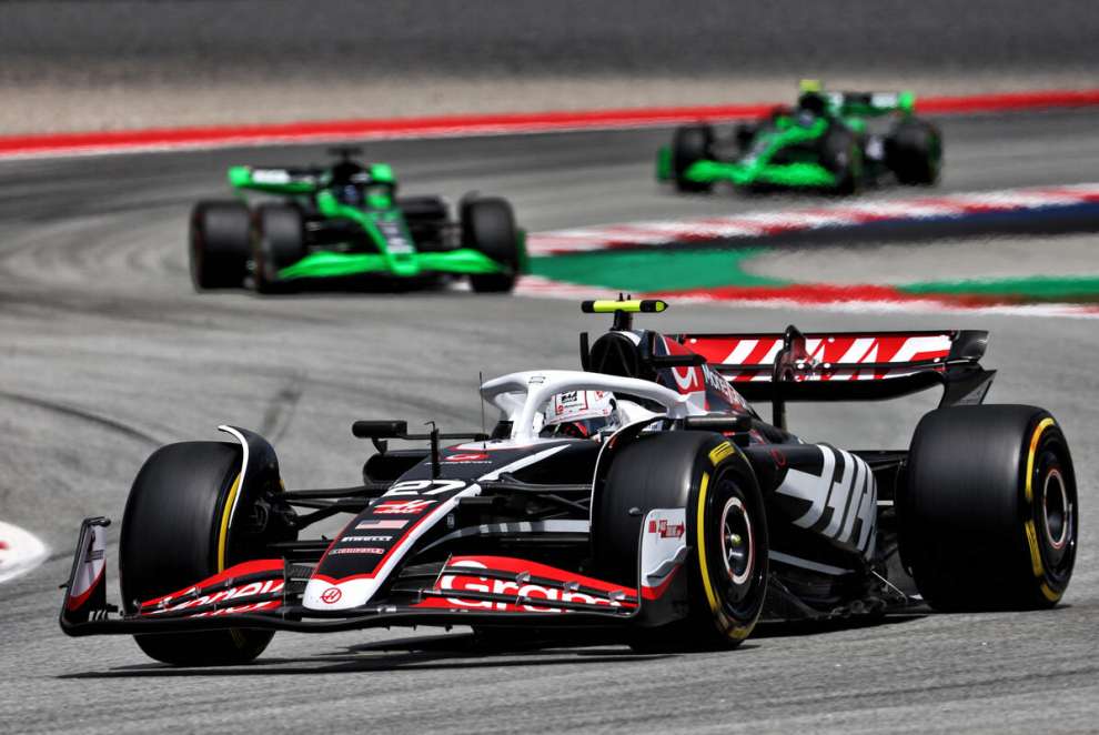 Hulkenberg al volante della sua Haas nel GP Spagna 2024