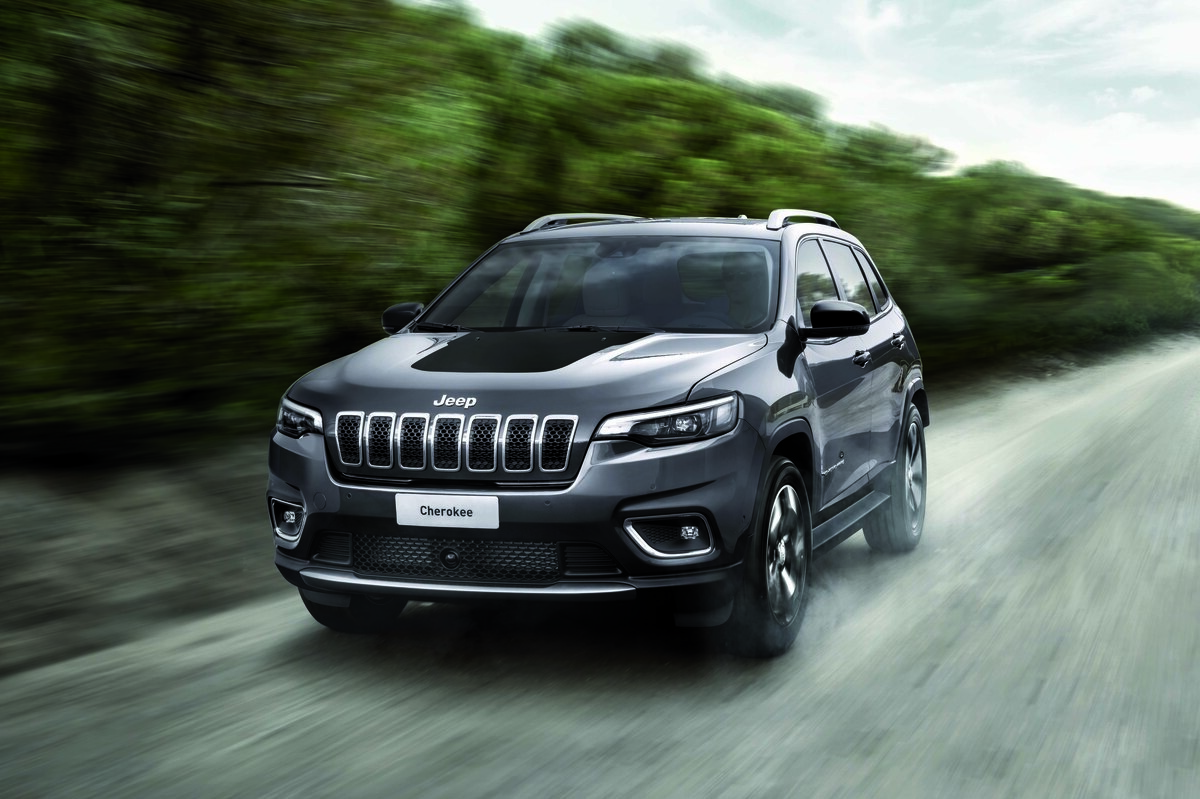 Jeep Cherokee su strada