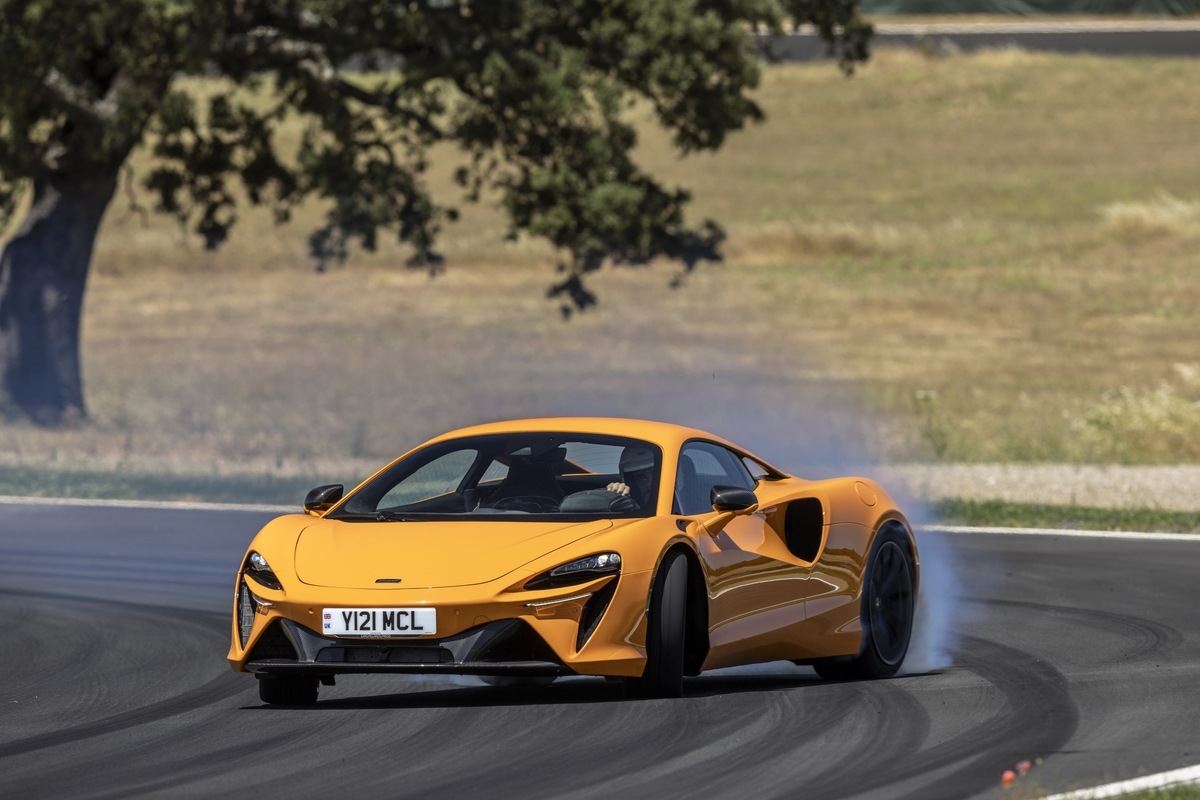 McLaren Artura sarà Apri Pista della Mille Miglia 2024