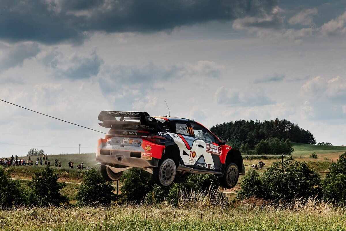 Salto della Hyundai di Neuville nel Rally di Polonia