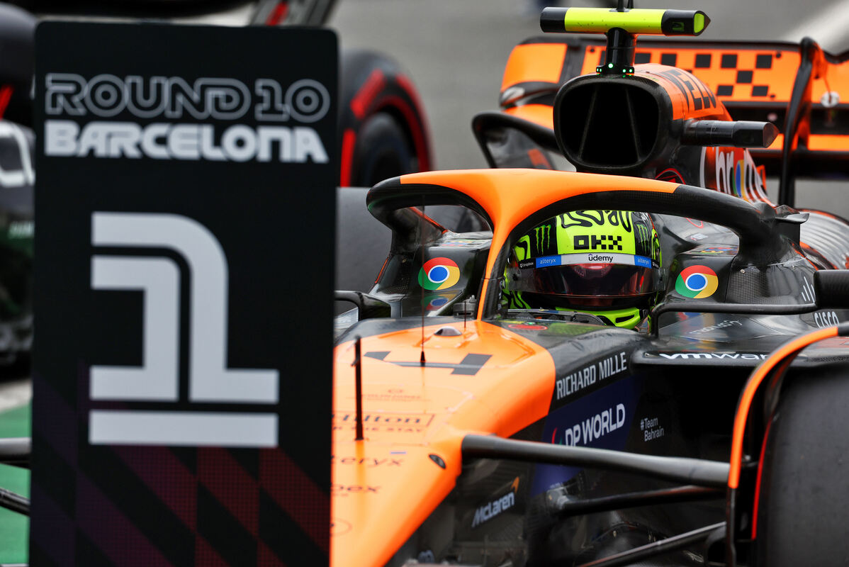 Lando Norris nel parco chiuso dopo aver conquistato la pole position nel GP di Spagna