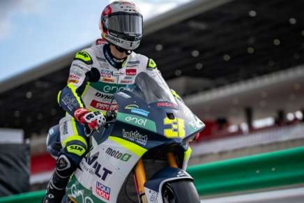 Lukas Tulovic nella pit lane del Mugello