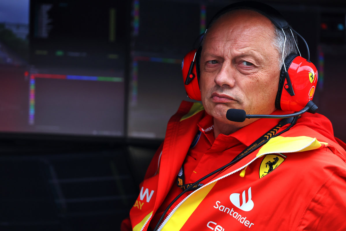 Il team principal della Ferrari Vasseur al muretto a Montreal