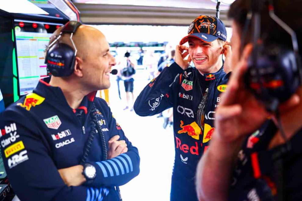 Gianpiero Lambiase e Max Verstappen parlano nei box nel weekend del GP Belgio