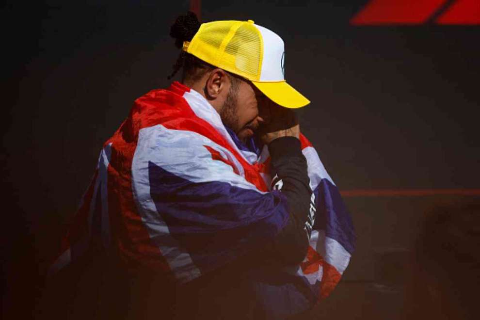 Lewis Hamilton commosso dopo la vittoria di Silverstone 2024