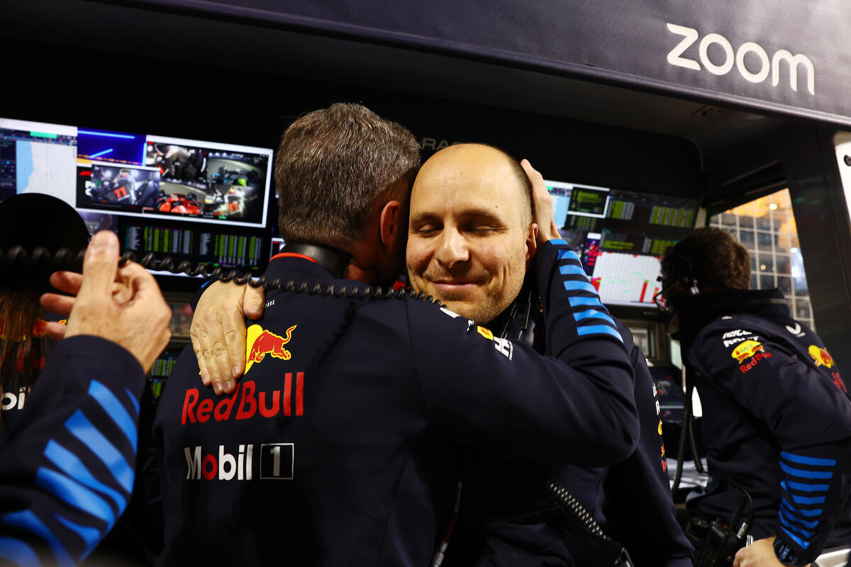 Christian Horner abbraccia Gianpiero Lambiase al termine del GP del Bahrain 2024