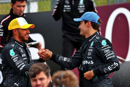 Hamilton e Russell esultano la prima fila tutta Mercedes in Gran Bretagna a Silverstone