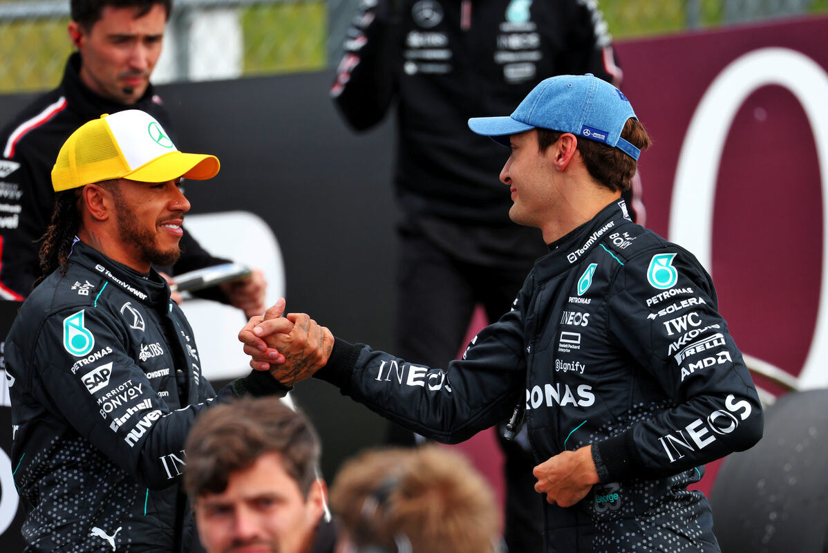 Hamilton e Russell esultano la prima fila tutta Mercedes in Gran Bretagna a Silverstone