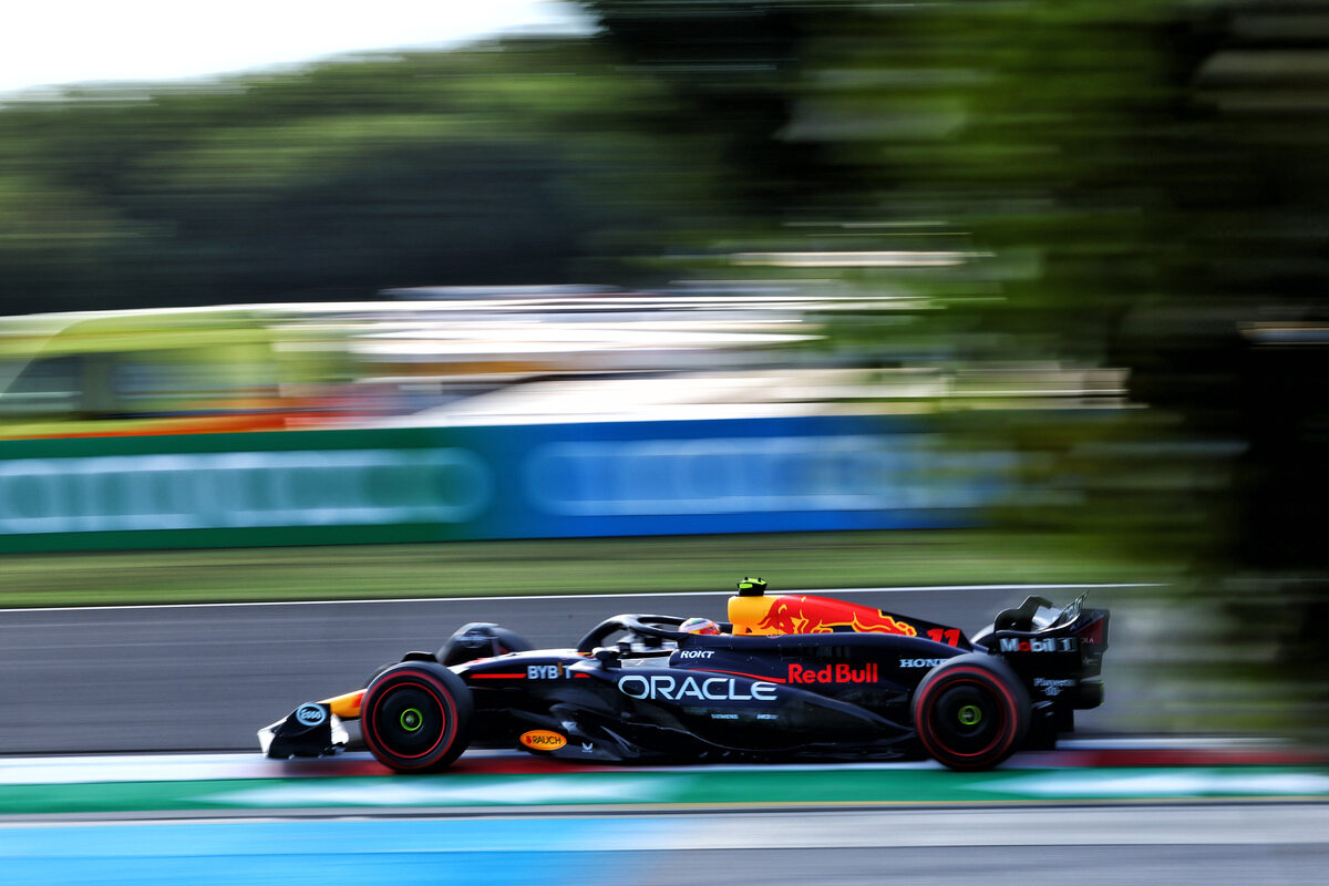 Sergio Perez al volante della Red Bull RB20 durante le FP1 del GP Ungheria 2024