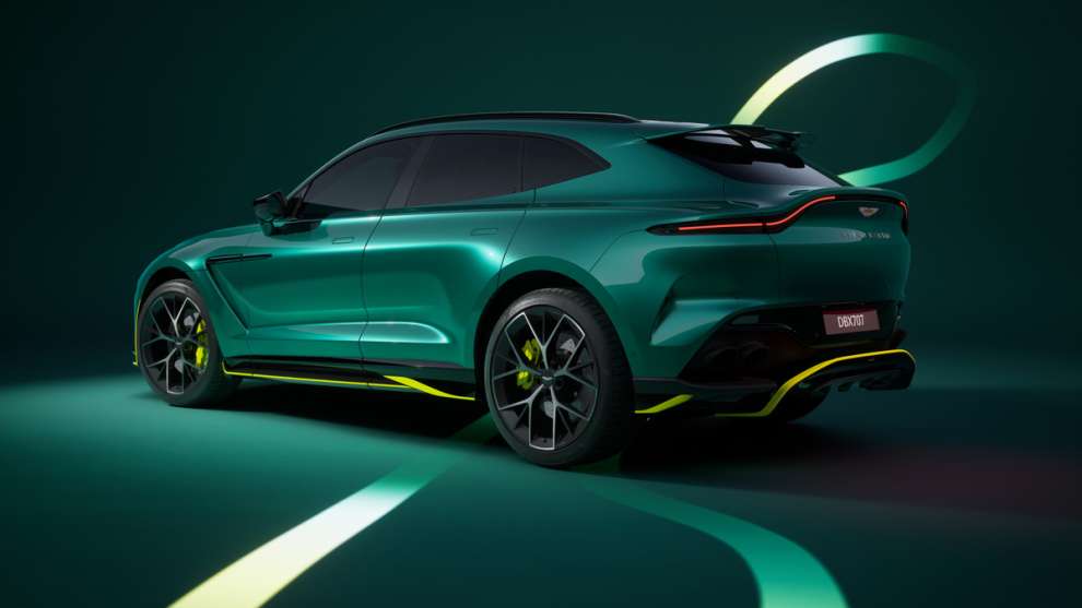 La nuova Aston Martin DBX AMR24