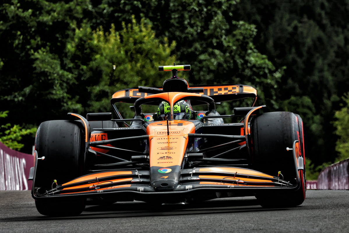 Lando Norris (McLaren) in azione a Spa durante le FP1 del GP del Belgio 2024