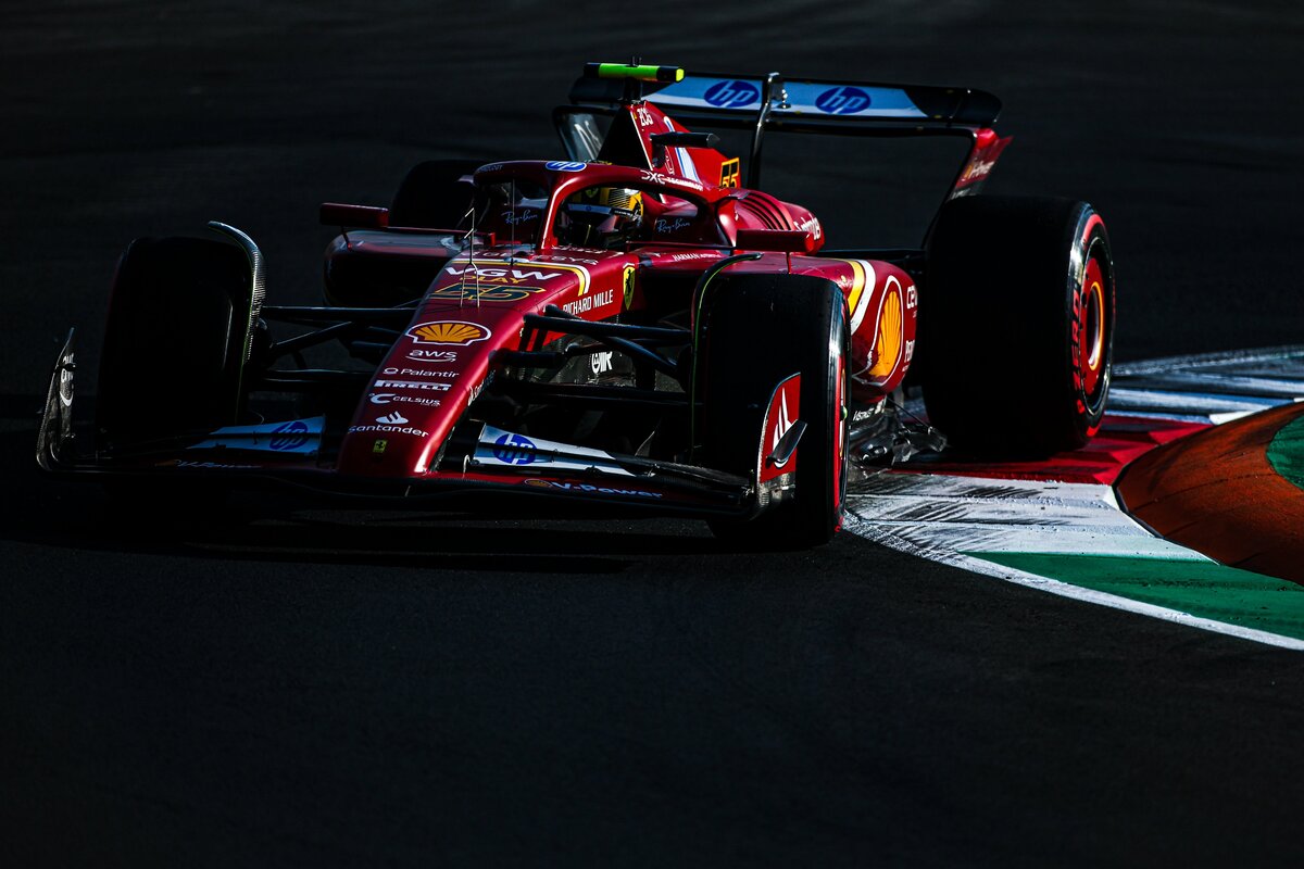 Sainz alla Prima Variante nelle Libere di Monza