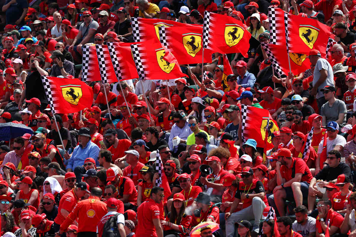 Che tifo per la Ferrari a Imola