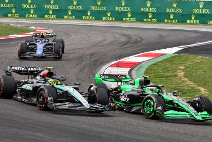 Mercedes e Sauber in lotta in Cina