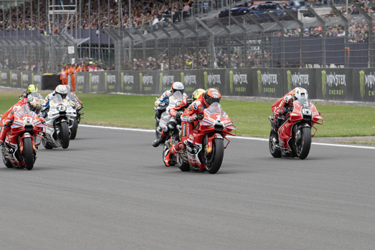 La partenza della MotoGP a Silverstone