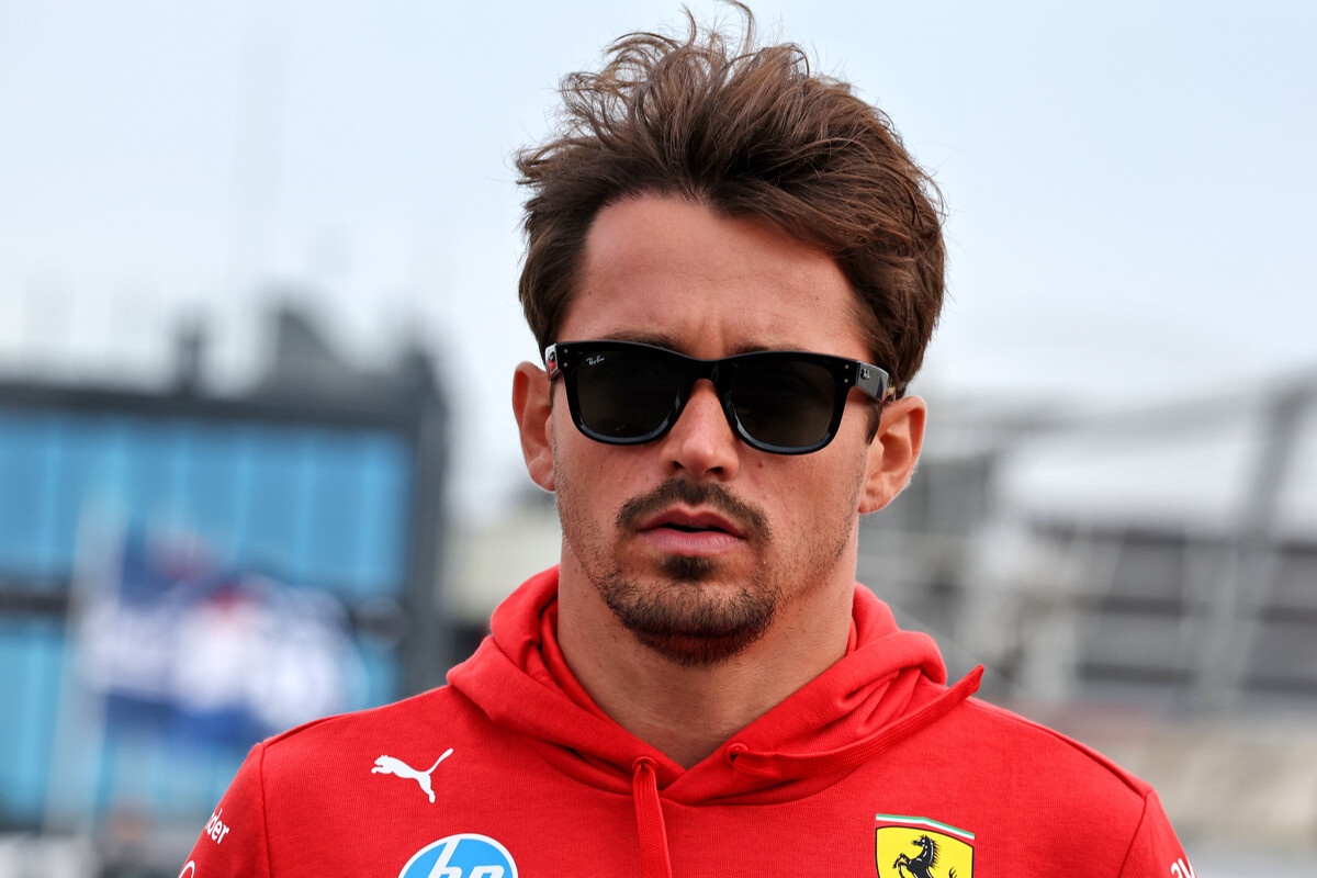 Charles Leclerc arriva al paddock di Zandvoort