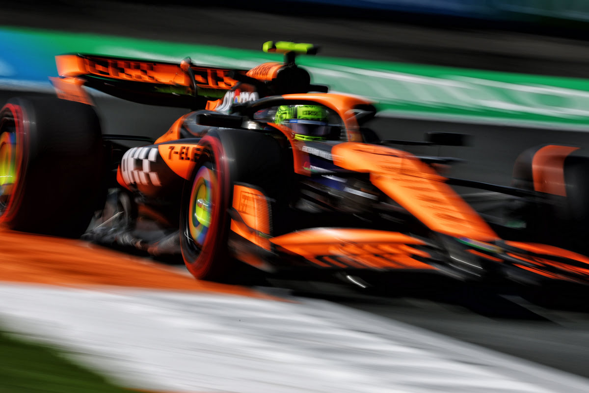 McLaren in pista a Zandvoort durante le FP1