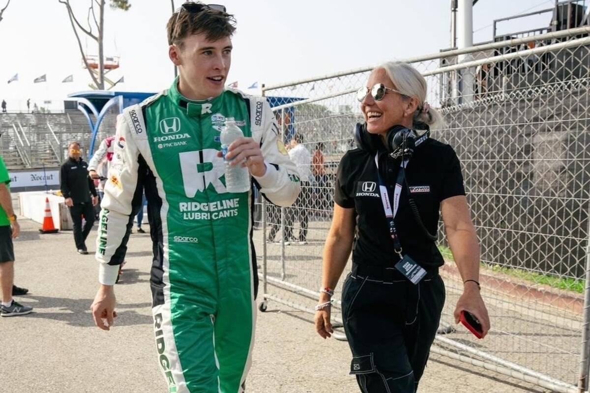 Marcus Armstrong e Angela Cullen nel paddock IndyCar