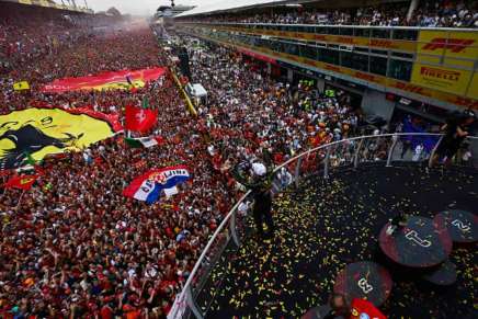 Charles Leclerc sul podio di Monza da vincitore