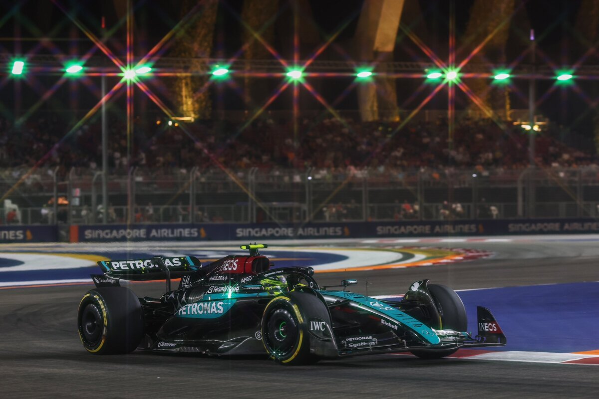 Hamilton nelle qualifiche di Singapore