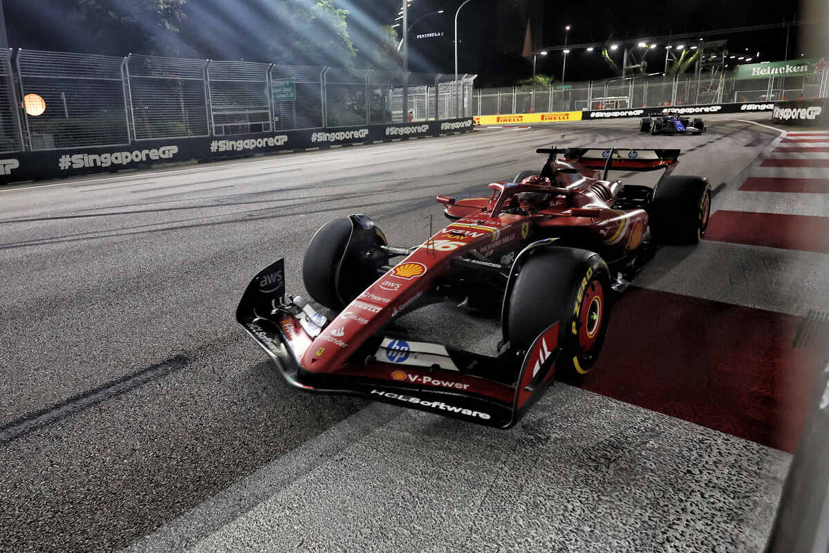 Leclerc (Ferrari) a Singapore