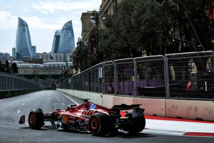 Charles Leclerc nelle FP1 di Baku