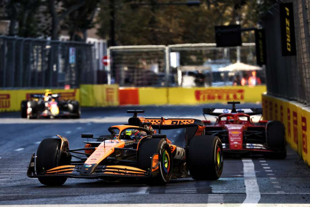 Piastri leads the race in Baku ahead of Leclerc