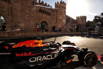 Verstappen davanti al Castello di Baku durante il GP Azerbaigian