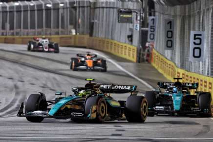 F1 GP Singapore 2024, Marina Bay: Lewis Hamilton e George Russell (Mercedes) - Foto: XPB Images