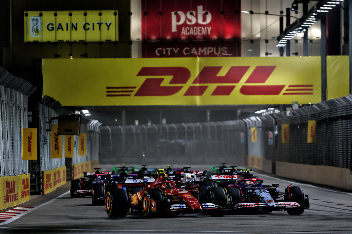 Sainz e Tsunoda a Singapore