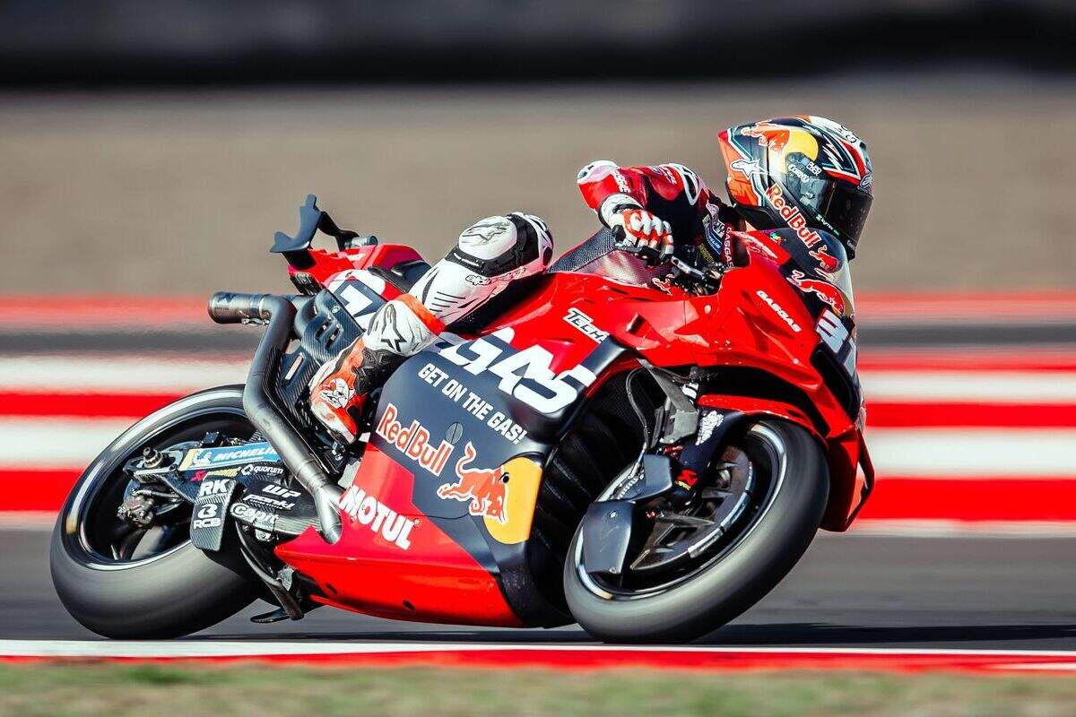 Pedro Acosta in pista durante le prove del GP Indonesia