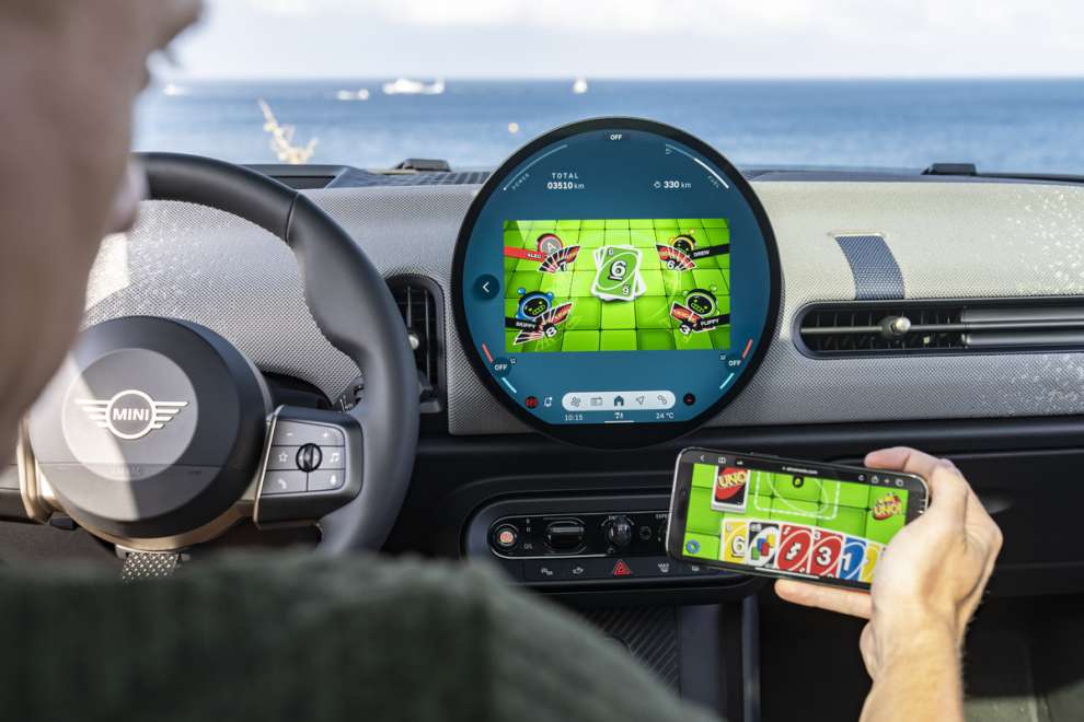 Gioco UNO a bordo di MINI Cooper C