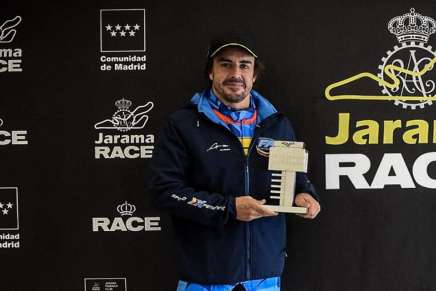 Alonso riceve il premio Jarama-RACE