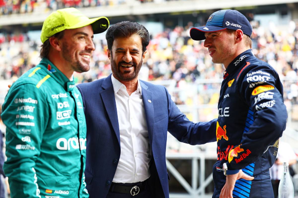 F1 GP Cina 2024, Shanghai: Fernando Alonso (Aston Martin), Mohammed Ben Sulayem (Fia) e Max Verstappen (Red Bull) - Foto: Getty Images