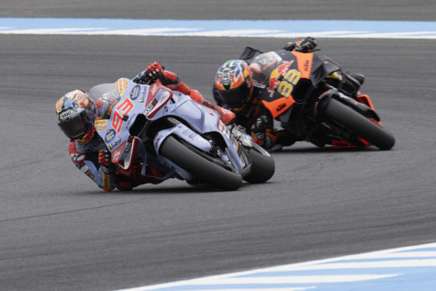 Marquez in lotta con Binder a Motegi