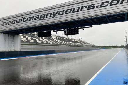 Magny-Cours bagnato