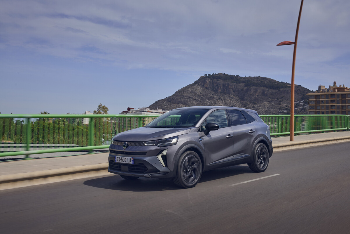 Renault, novità full hybrid per Captur e Symbioz