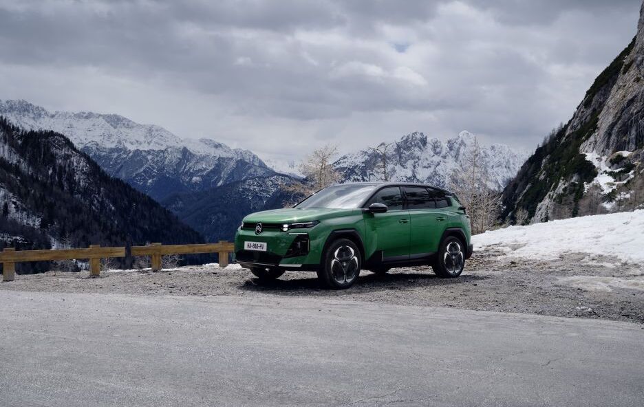 https://storage.googleapis.com/fp-media/1/2025/04/Citroen-C5-Aircross-2025.jpeg