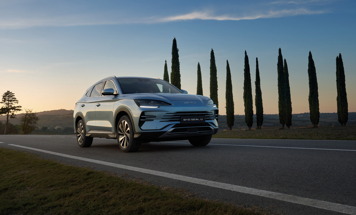 BYD SEAL U DM-i in vetrina all’Eurovision