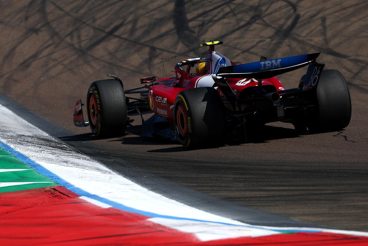 Ferrari a Monaco con l’ala posteriore della SF-24, la nuova sospensione ha superato il collaudo ed è attesa entro Silverstone