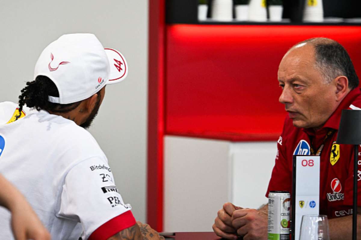 Confronto Vasseur-Hamilton a fine gara. “Deve fidarsi di me”, “Avrei potuto dire di peggio…”