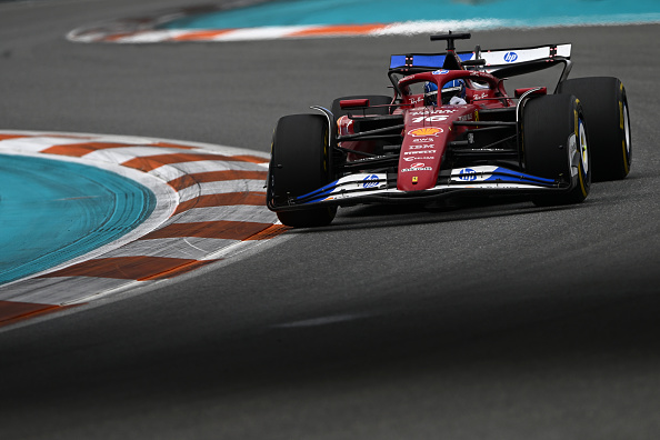 Leclerc: “Di certe cose è meglio parlarne con il team, non so cosa voleva Hamilton, ma in ogni caso non lo biasimo”