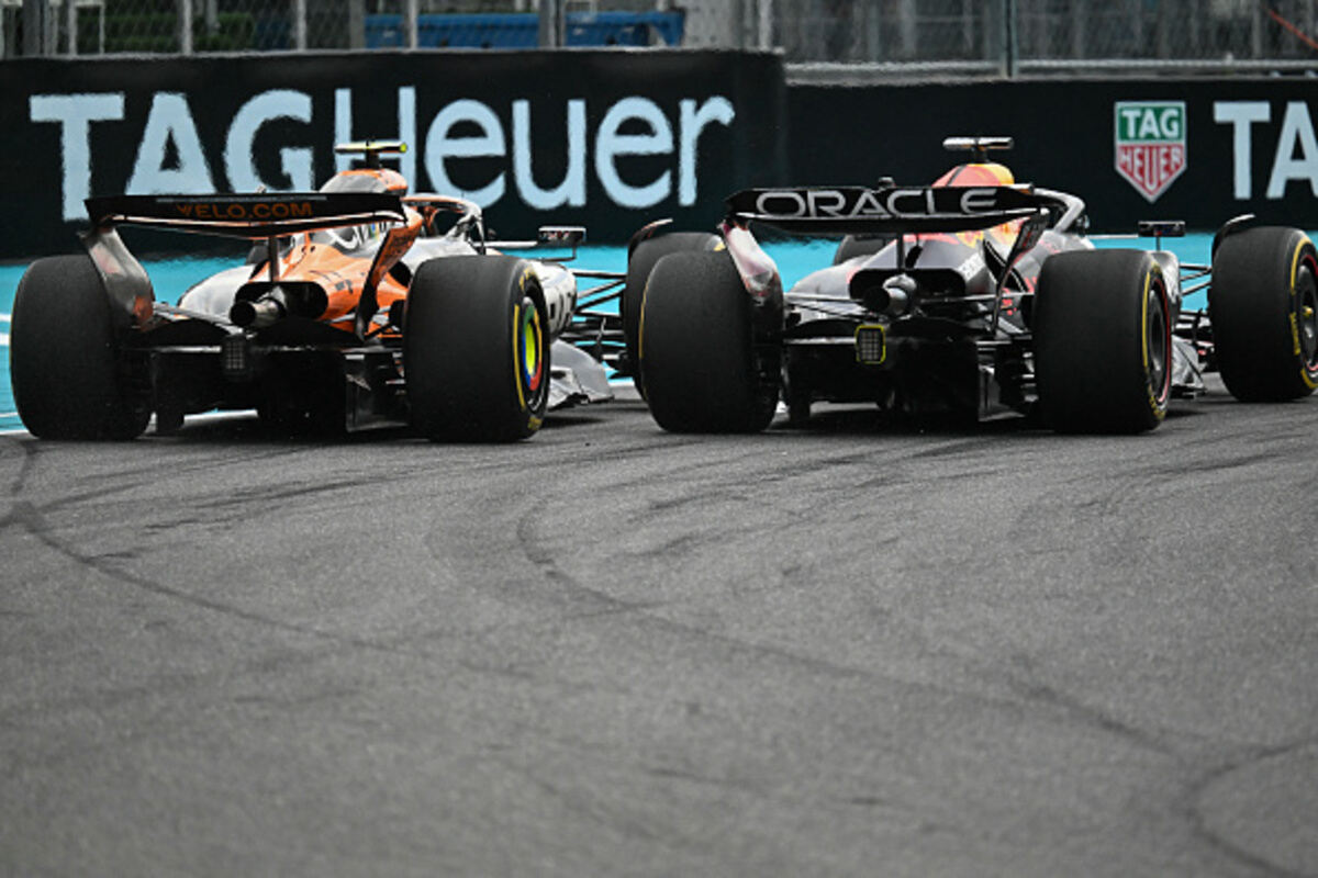 https://storage.googleapis.com/fp-media/1/2025/05/Norris-Verstappen-Mclaren-Redbull-F1.jpg