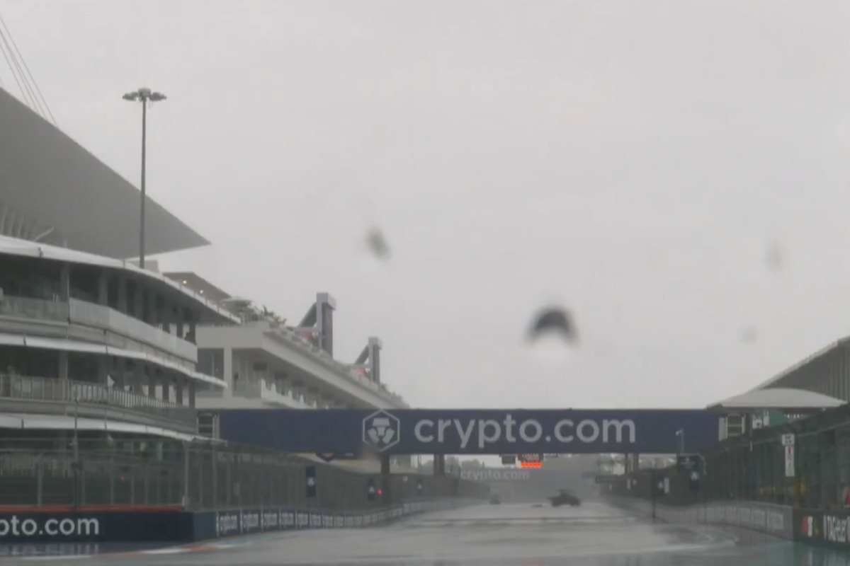 A Miami si aprono gli ombrelli: pioggia forte sul circuito a ridosso della Sprint