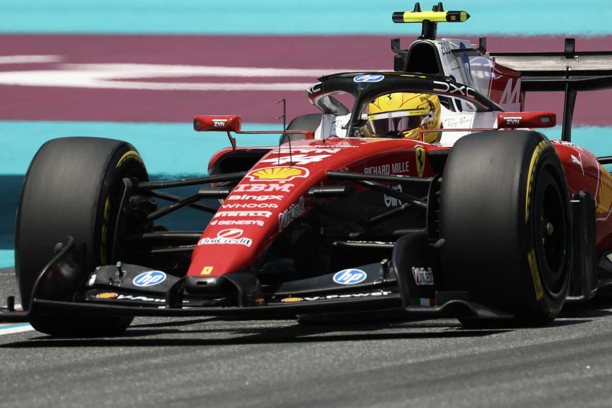 Hamilton: “Un guaio al software mi sta facendo perdere in rettilineo”