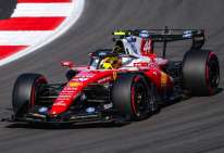 Hamilton: “Grazie a chi lavora a Maranello, continua a spingere e a portare aggiornamenti gara dopo gara”