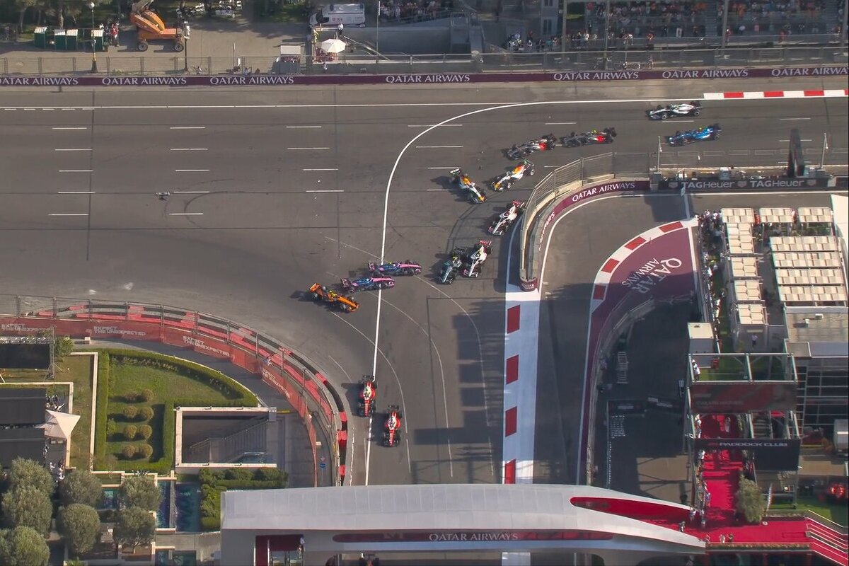 F1 GP Azerbaigian 2026, Baku: l'incidente di Franco Colapinto (Alpine) con Pierre Gasly (Alpine) e Lando Norris (McLaren) | Foto: Twitter @F1