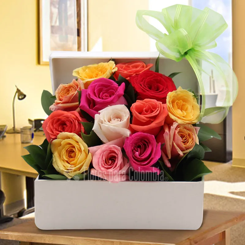 caja con rosas multicolor