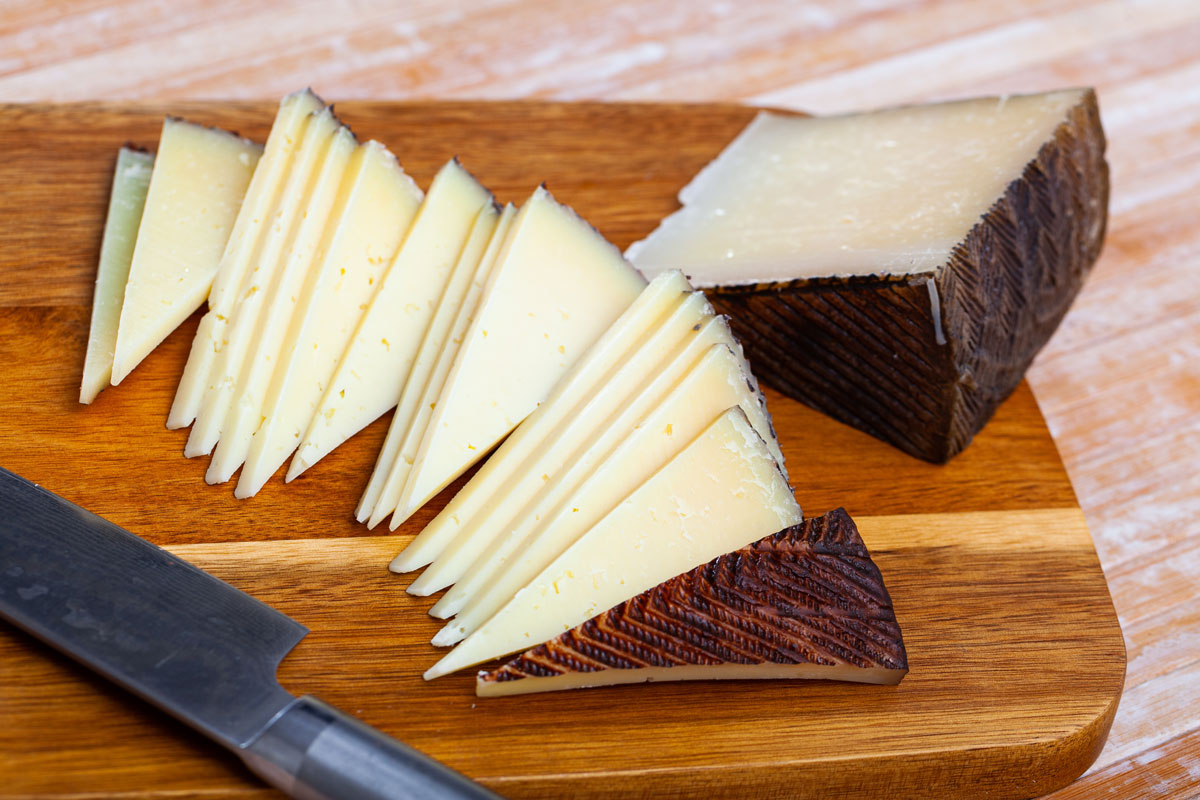 Slicing manchego cheese
